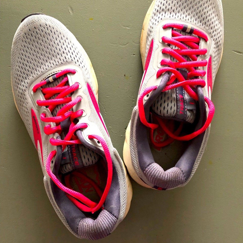 Brooks Womens size 6.5 ~ Trace